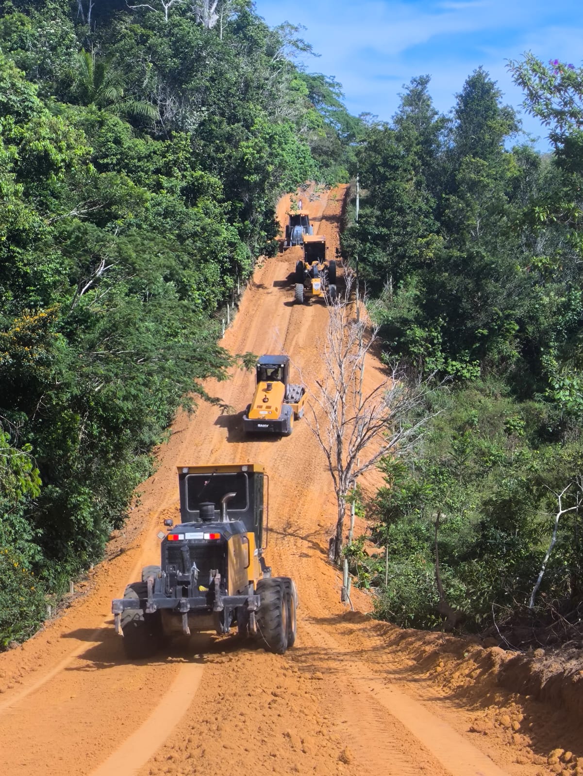 Manutenção das estradas vicinais beneficia comunidade Bom Jesus, próximo a Trancoso