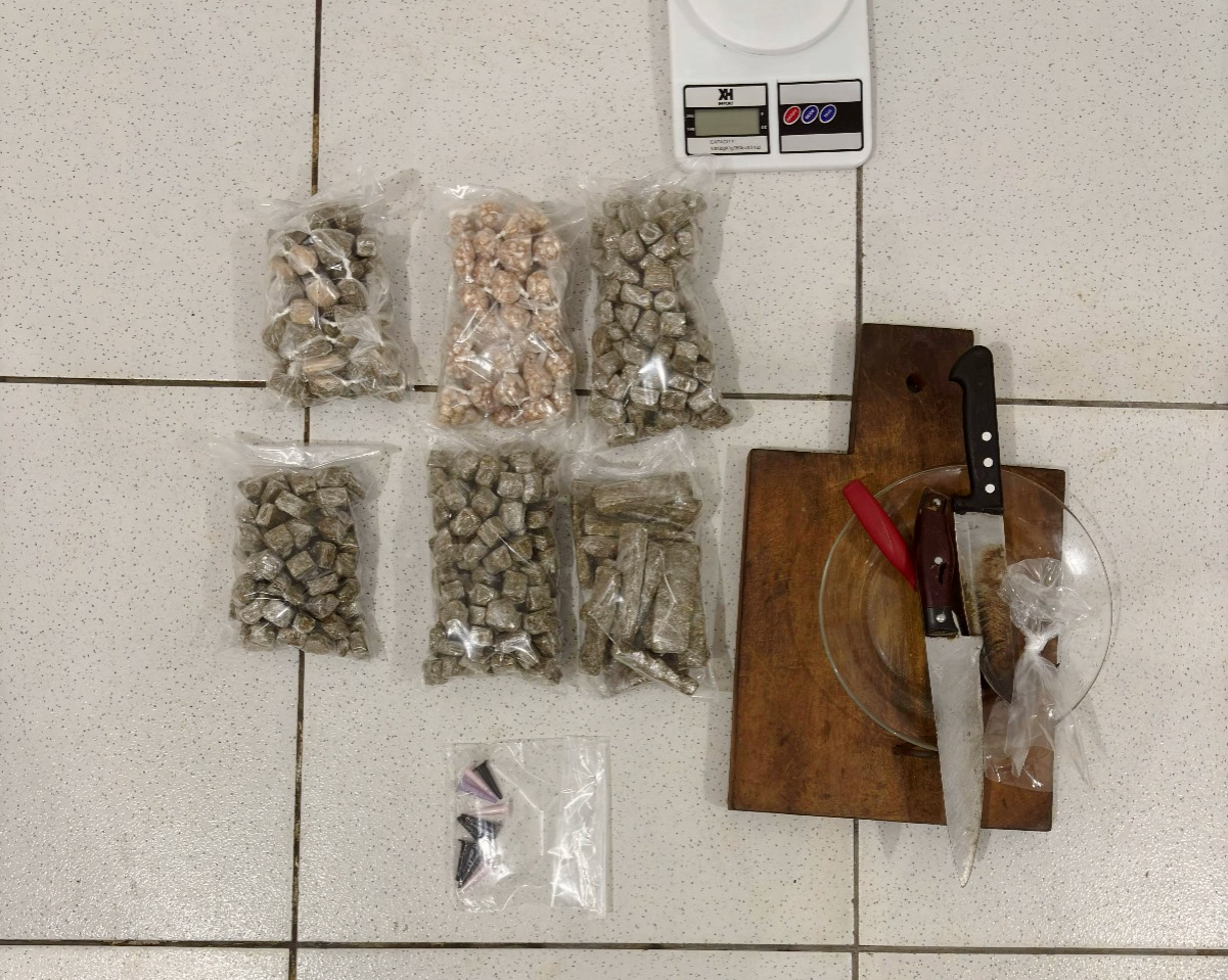 Polícia apreende drogas durante rondas no bairro Casas Novas, em Porto Seguro