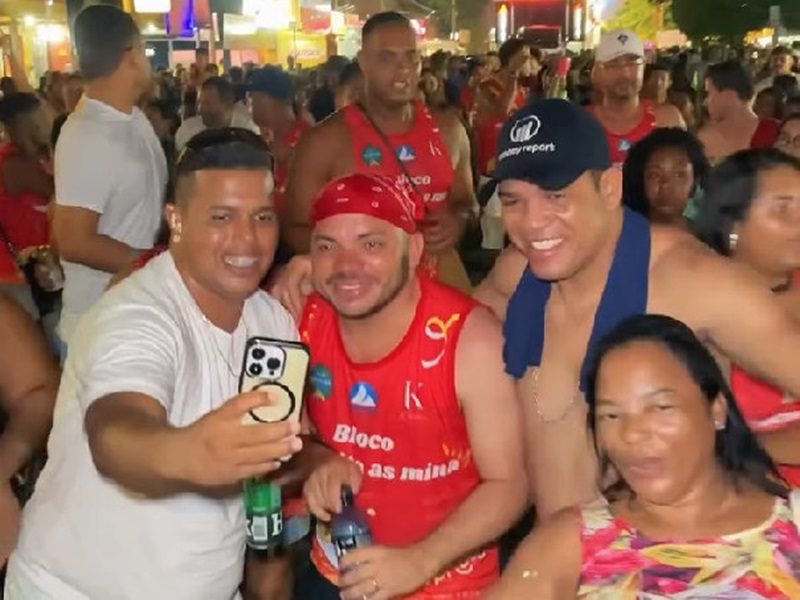 Prefeito Girlei celebra no Cabrália Folia, desafiando o decreto de emergência