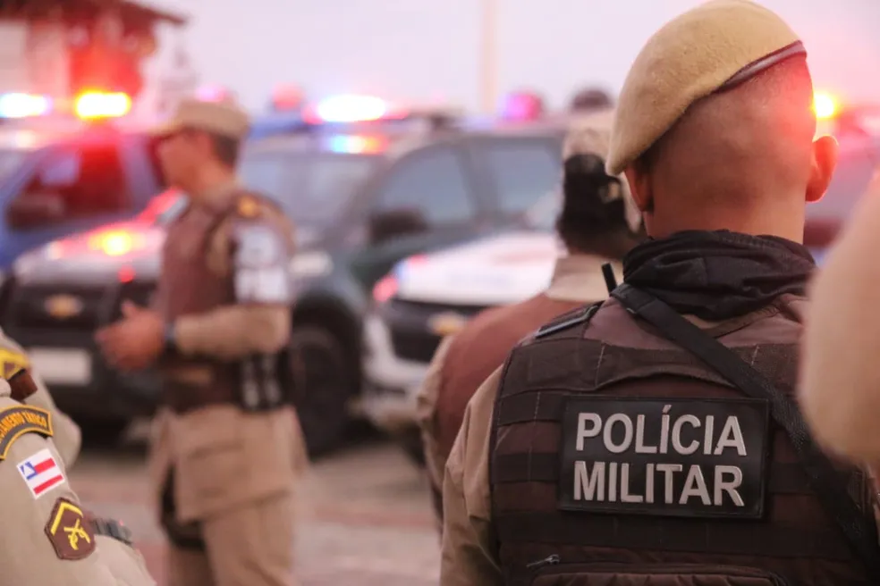 Um confronto entre policiais e criminosos em Porto Seguro, deixou um morto e um policial ferido