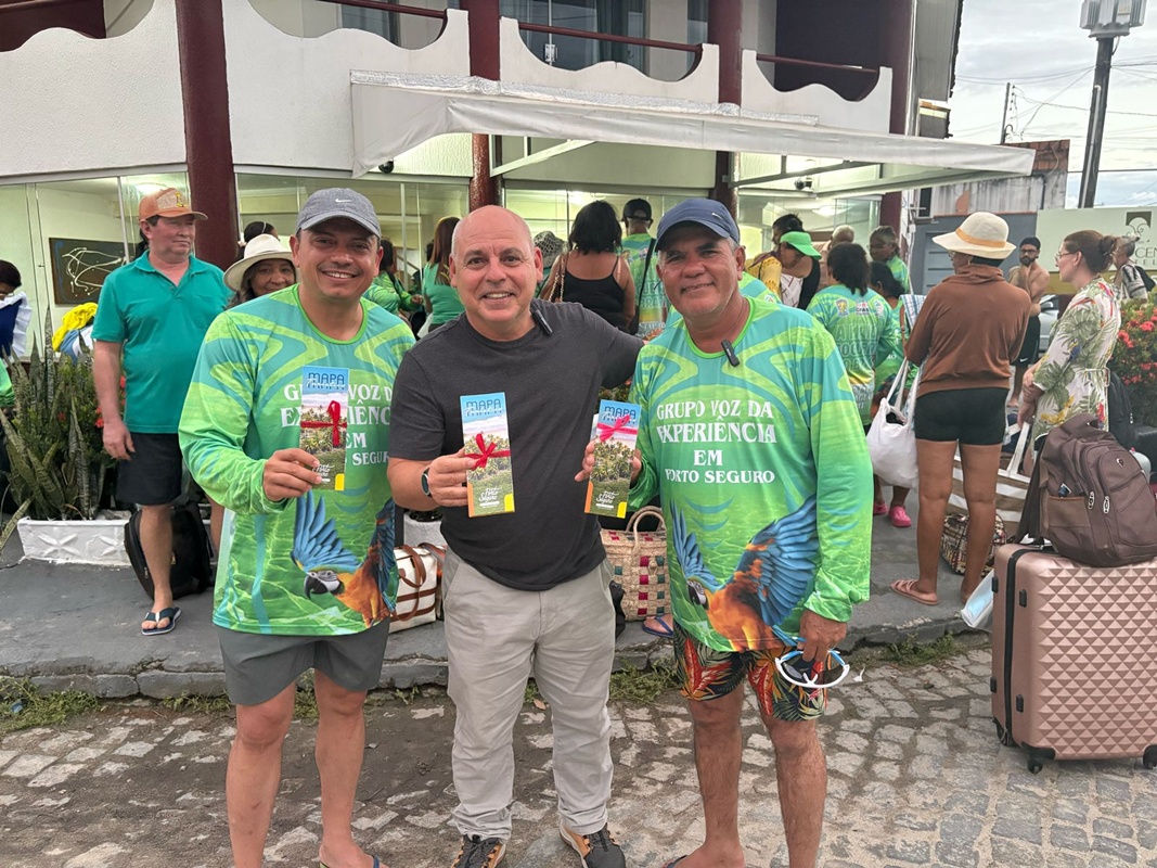 Porto Seguro acolhe visitantes da melhor idade em viagem inédita ao mar